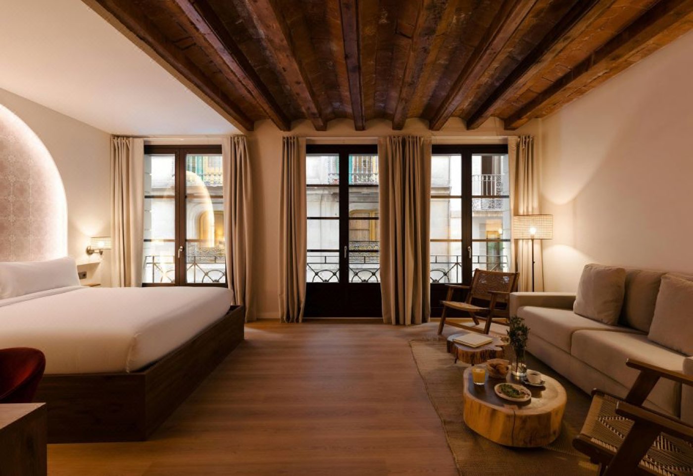 Sonder Los Arcos suite with exposed wooden beams