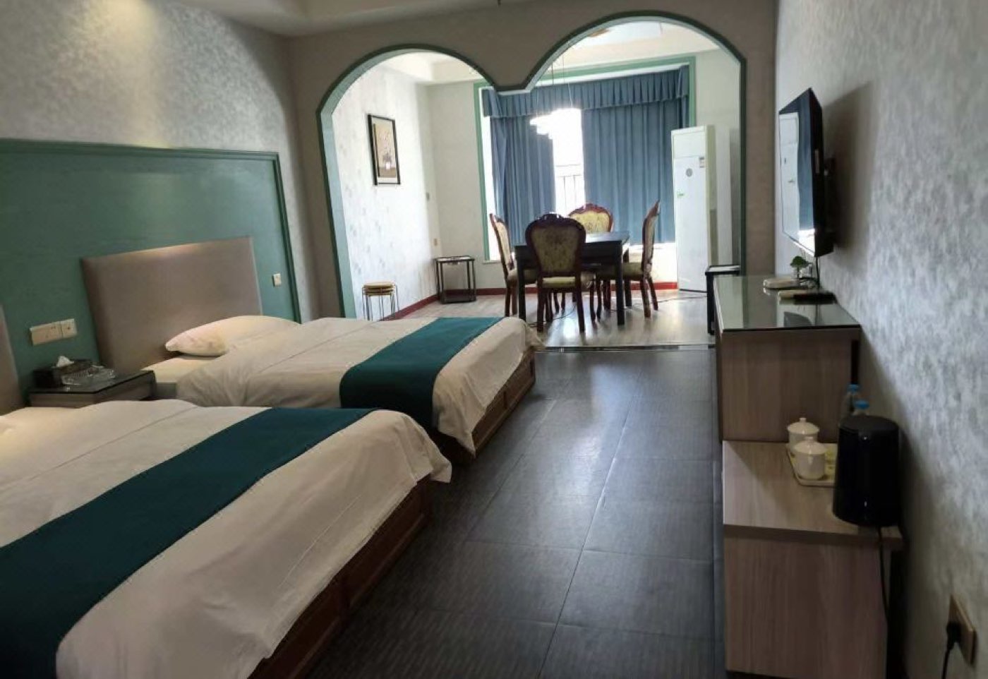 Vasanta aparthotel room with arched dining nook